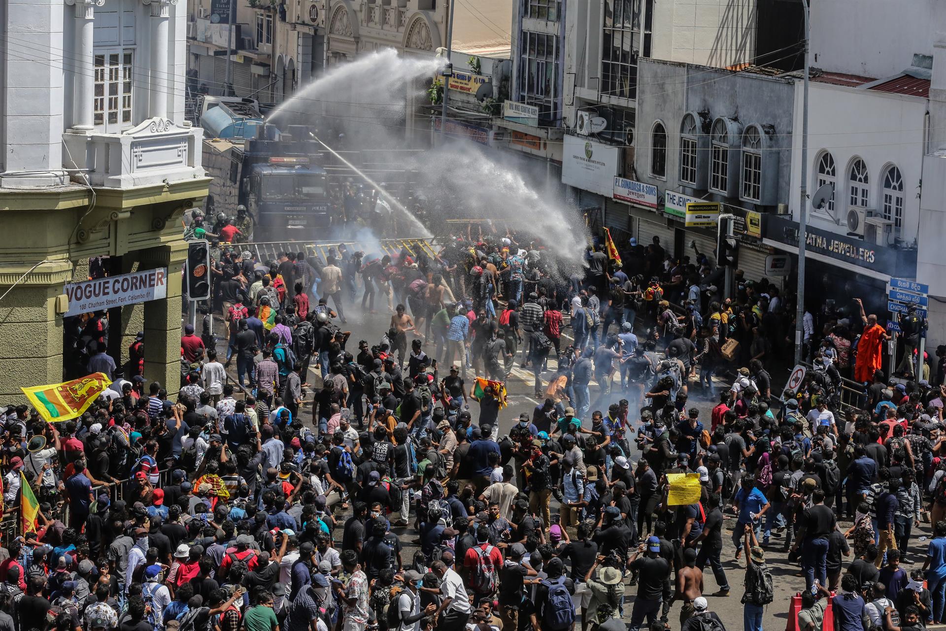 Primer ministro de Sri Lanka acepta renunciar entre masivas protestas