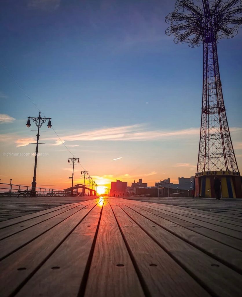 Tiroteo en el paseo marítimo de Coney Island en Nueva York deja al menos 5 heridos