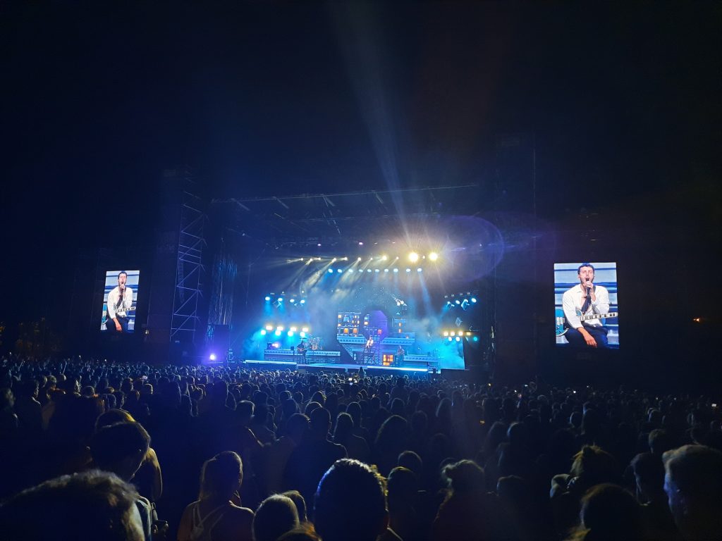 Miles de personas pasan una noche "ideal" con Sebastián Yatra en Vigo
