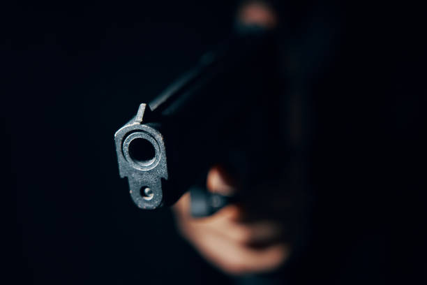 Un anciano se salvó porque el arma del asesino se atascó