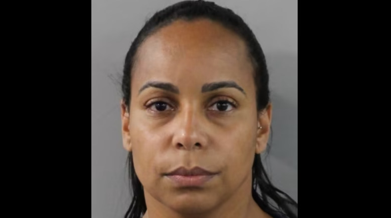 Empleada de FWC es detenida por robar en Walmart