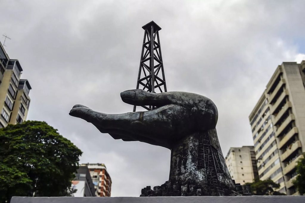 EEUU acusó a 2 hombres por lavado de mil 200 millones de dólares de la estatal venezolana PDVSA