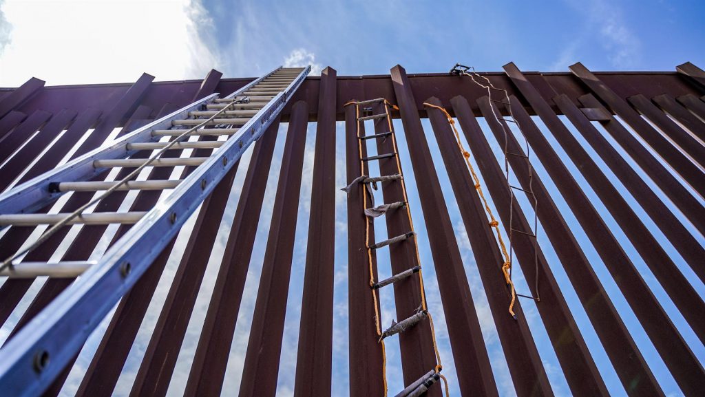 Desde la Casa Blanca aseguran que el gobierno no reactivó obras del muro de Trump con México