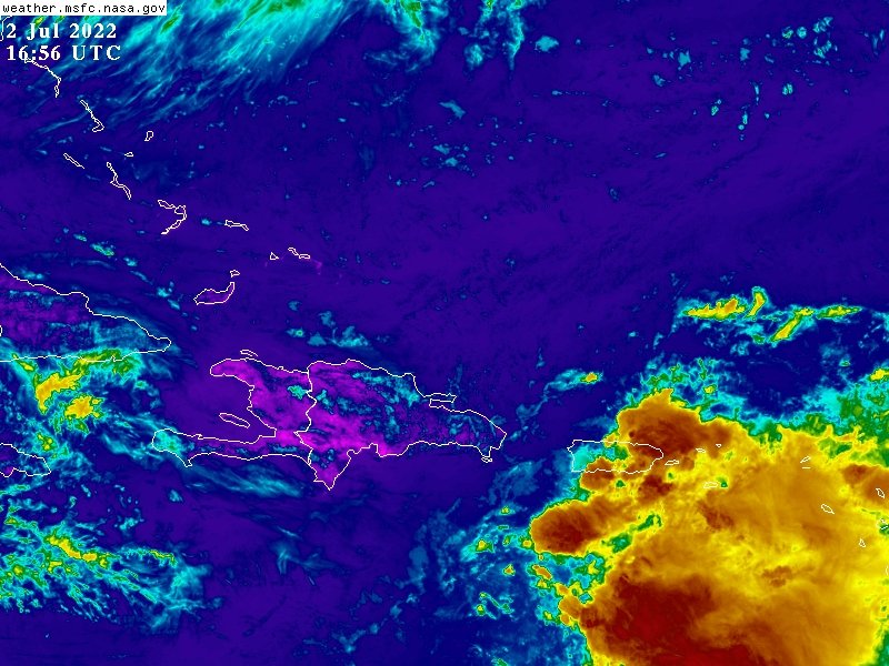 Paso de onda tropical produce cortes de luz e inundaciones en Puerto Rico