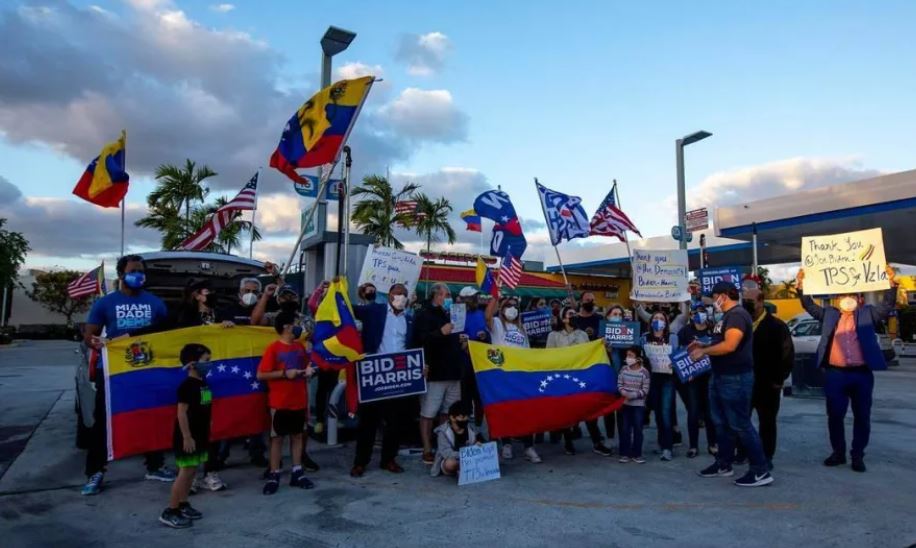 22 senadores de EEUU urgen a Biden a extender el TPS para venezolanos