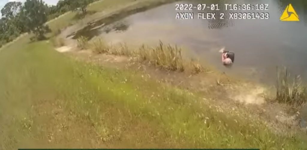Video muestra el momento en el que un agente del condado de Orange rescata a un anciano en un pozo