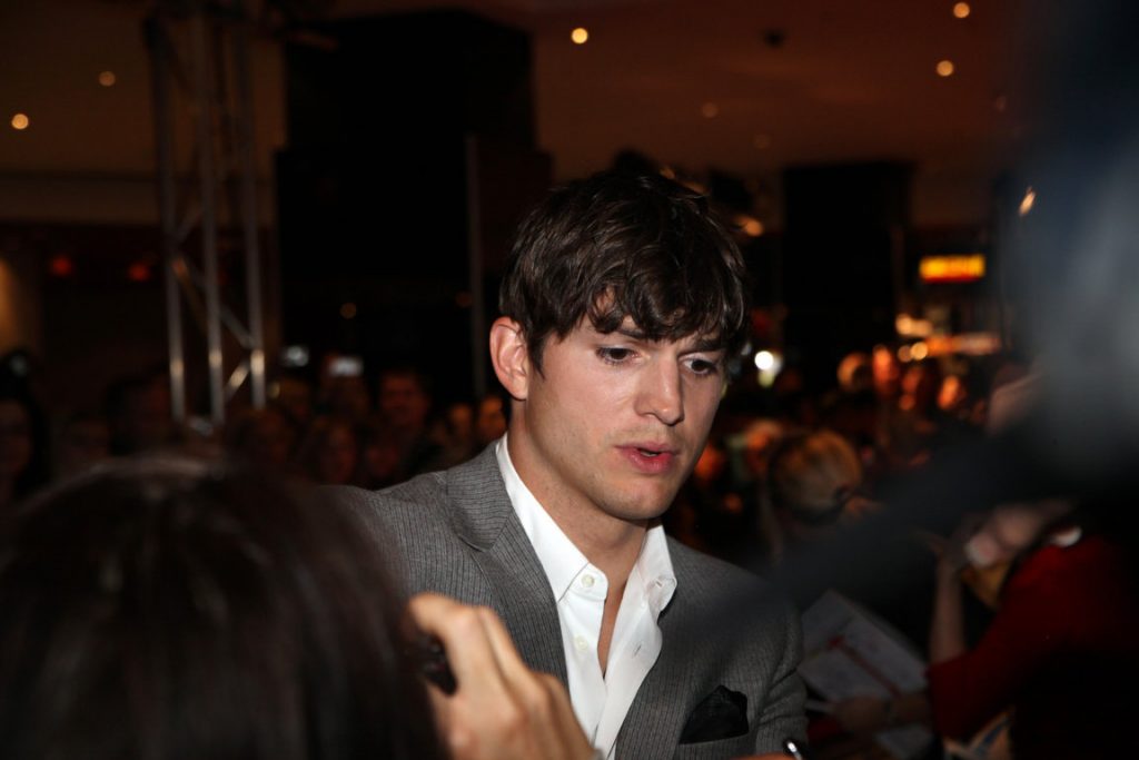 (+Video) Una vasculitis le quitó temporalmente la visión y audición a Ashton Kutcher