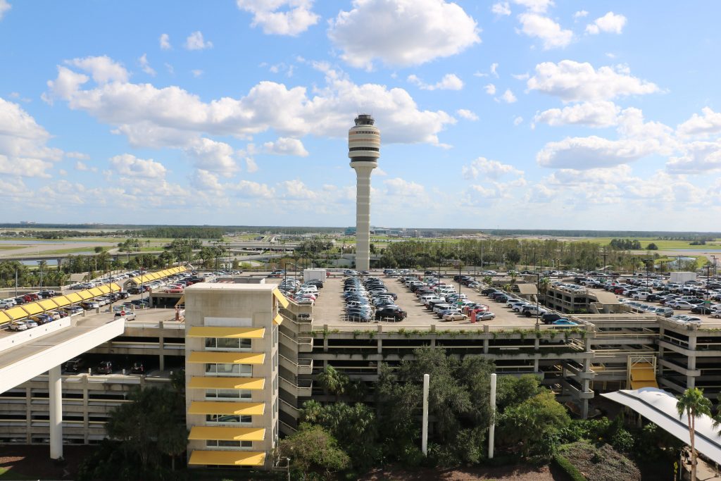 Aeropuerto de Orlando aumentó sus tarifas de estacionamiento