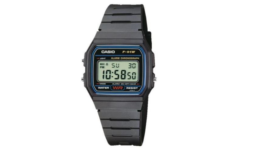 Convierten el reloj clásico Casio F91W en un modelo inteligente con pantalla OLED y soporte Bluetooth