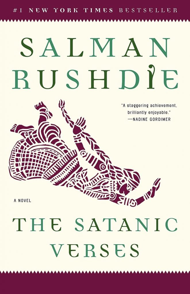 Los Versos Satánicos de Salman Rushdie entre los libros más vendidos por Amazon en EEUU después del ataque