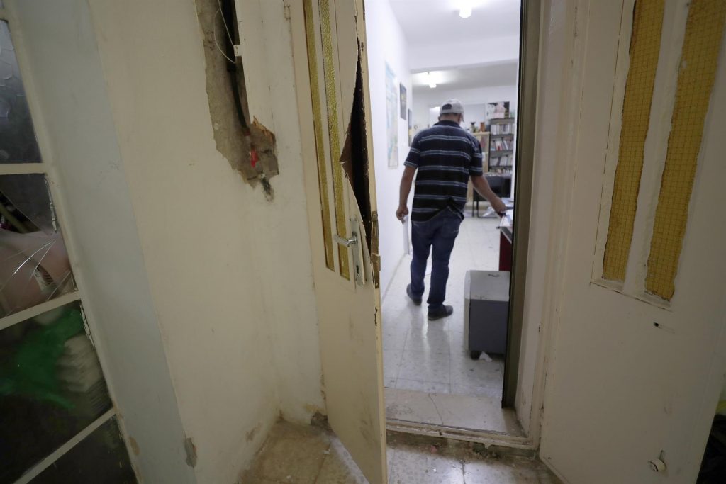Israel allanó y clausuró las 7 ONG palestinas en Cisjordania declaradas terroristas en 2021