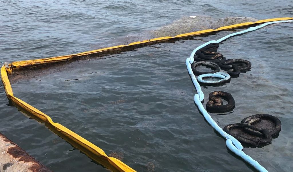 Continúa limpieza en aguas del puerto de Miami por derrame de combustible