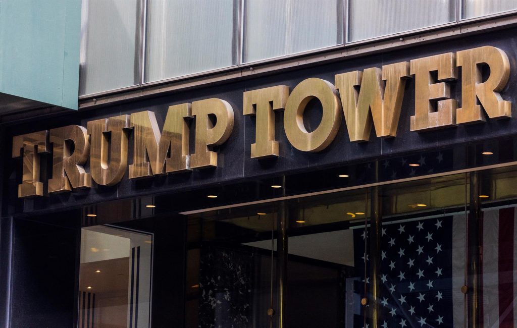 Trump es interrogado en Nueva York en investigación civil sobre sus negocios