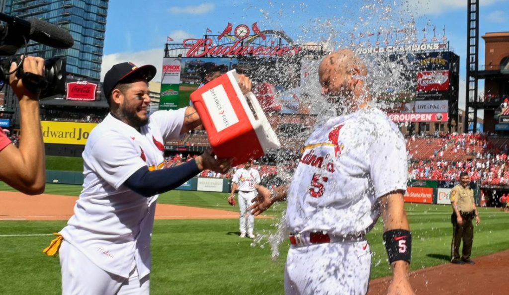Albert Pujols vuelve a robar reflectores con sus dos jonrones ante Cerveceros