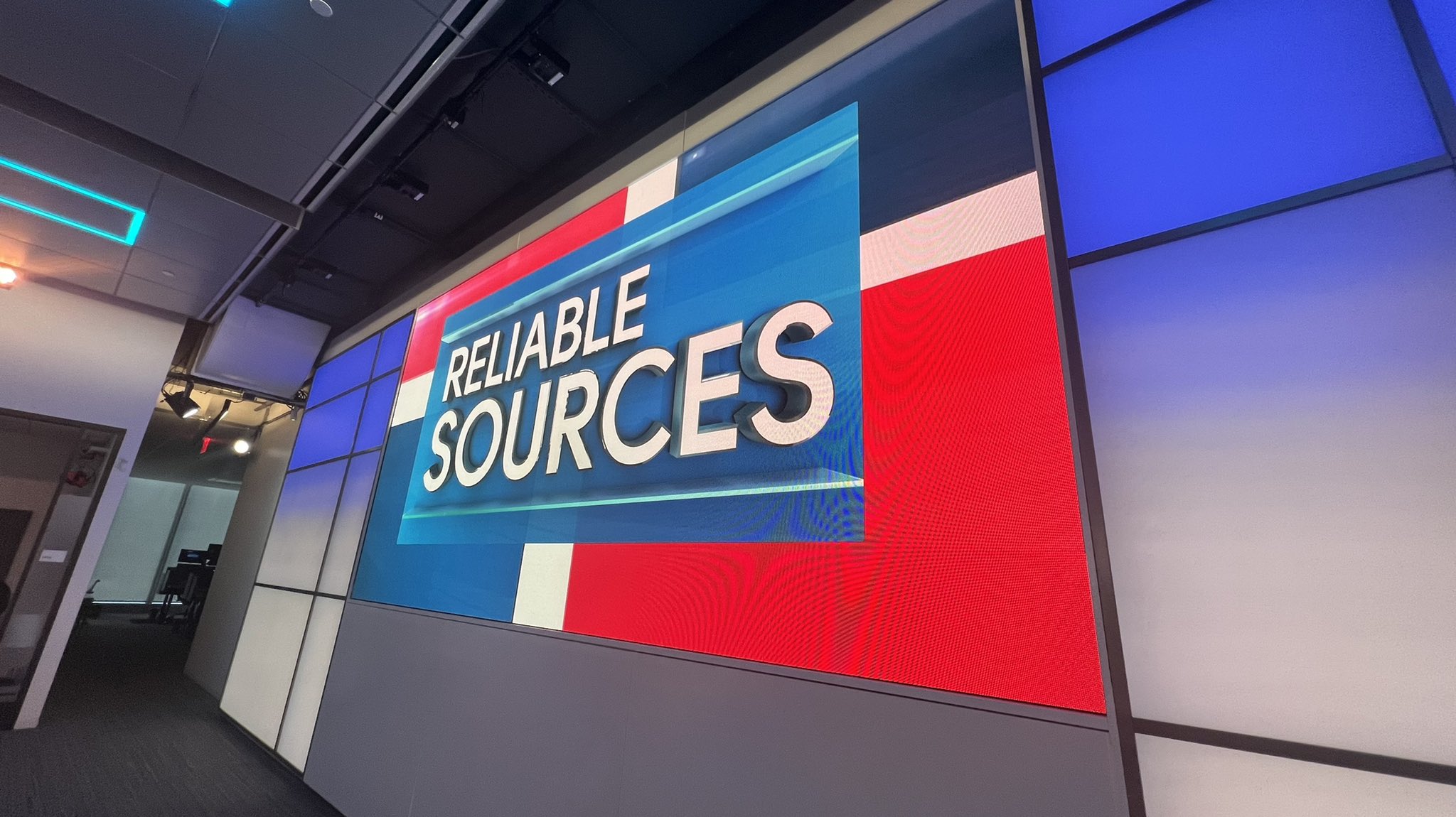 ¿Cuál será el destino de Brian Stelter en CNN tras la cancelación de Reliable Sources?