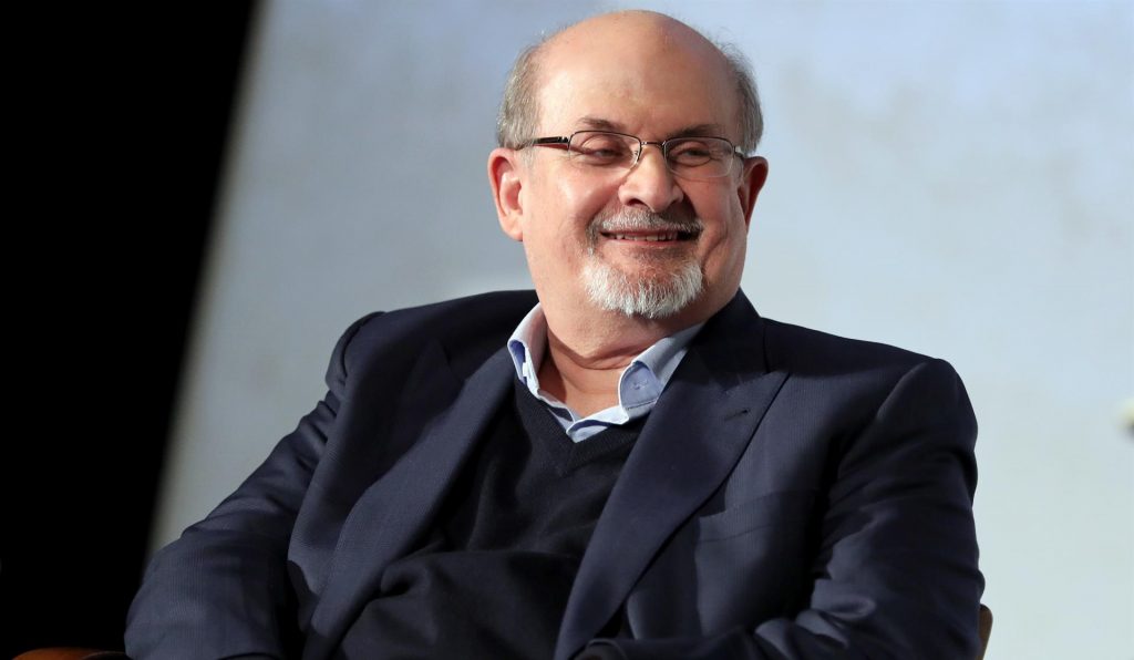 EEUU calificó de "repugnante" que Irán culpe a Rushdie del ataque que sufrió