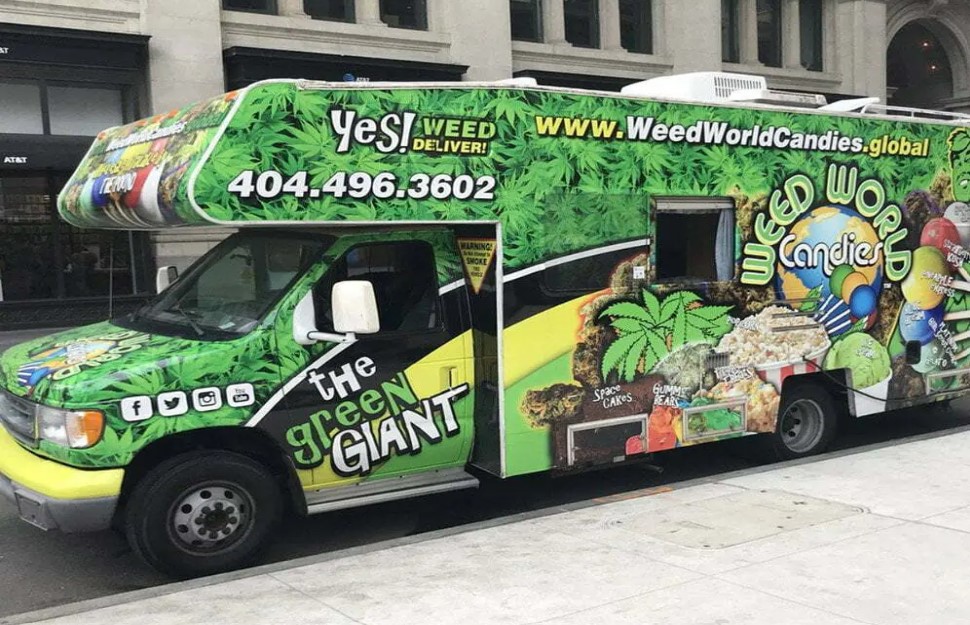 Retiran de Times Square una veintena de camionetas de venta de cannabis