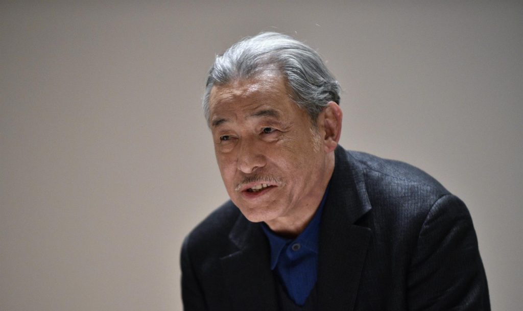 El diseñador de moda japonés Issey Miyake falleció de cáncer de hígado