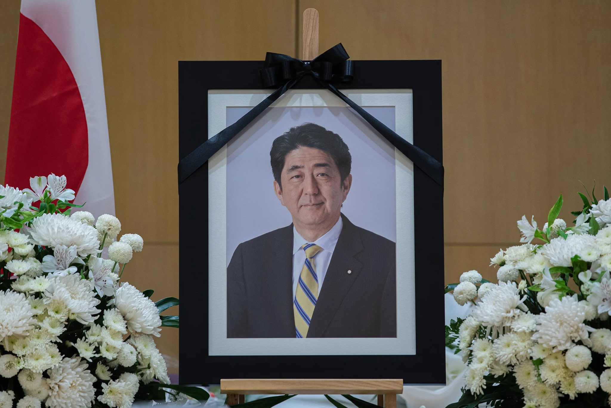 Al menos € 1,8 millones y 6.400 asistentes funeral de estado de Abe genera polémica