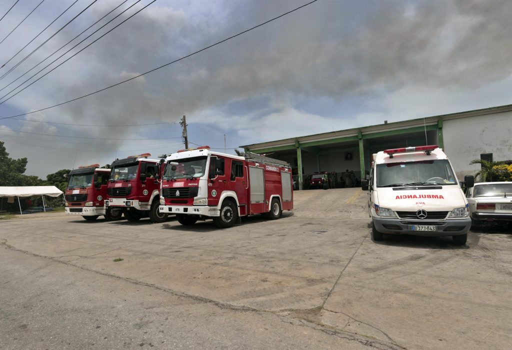 Encuentran restos de 4 personas en el sitio del incendio industrial de Cuba