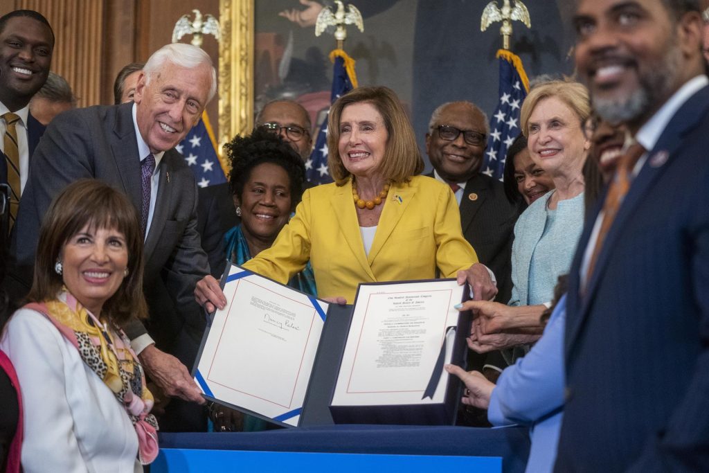 Ley fiscal, climática y sanitaria de Biden recibió aprobación en Cámara Baja de EEUU