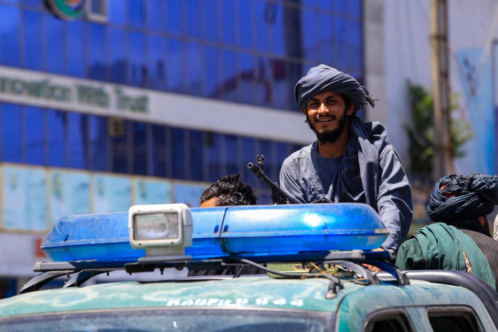 Al menos tres muertos por una explosión en una mezquita de Kabul