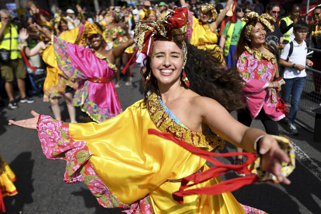 Londres se engalana con el carnaval de Notting Hill tras la pandemia