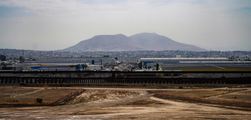 Inician construcción de nuevo peaje en frontera California-México para agilizar espera en el cruce