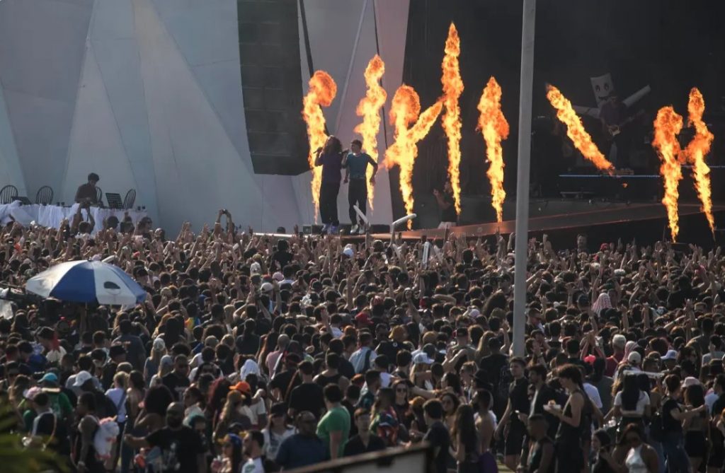 Las protestas contra Bolsonaro llegan al escenario principal del Rock in Río