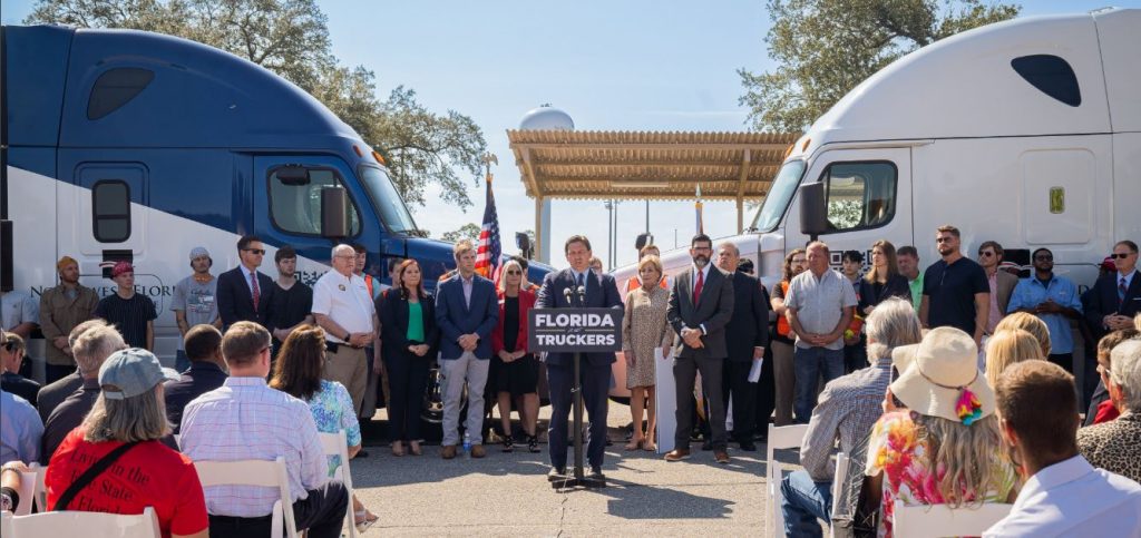 DeSantis revela una iniciativa de capacitación para conductores de camiones comerciales