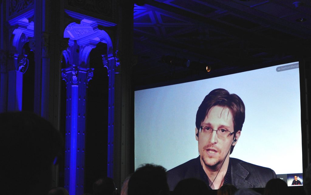 Putin concede la ciudadanía rusa a Edward Snowden