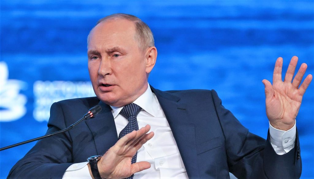 Putin niega presencia militar rusa en la central nuclear de Zaporiyia