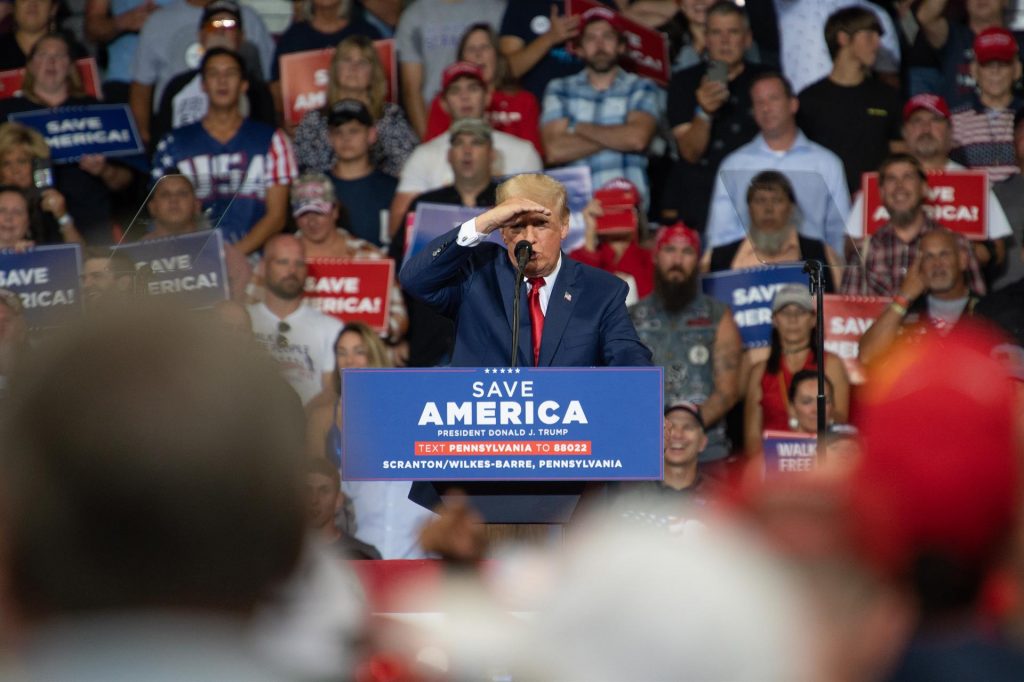 "El peligro para la democracia viene de la izquierda radical", aclaró Trump en mitin desde Pensilvania