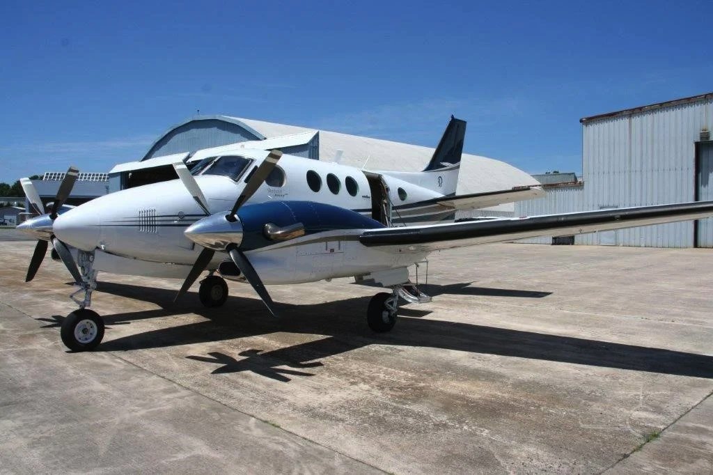 (+Videos) Piloto amenazó con estrellar su avioneta contra el Walmart de Tupelo, en Misisipi