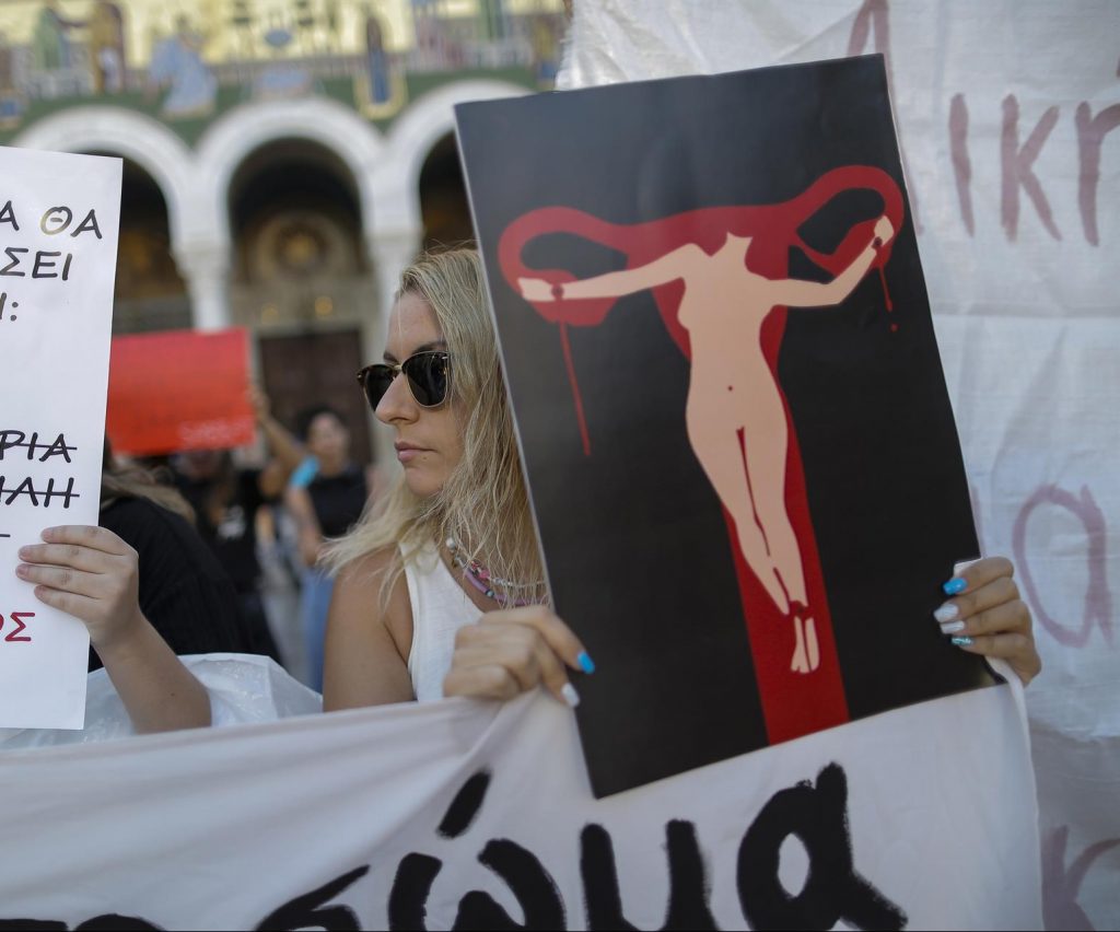 Mujeres que deseen abortar en Hungría deberán escuchar antes el latido del corazón del feto