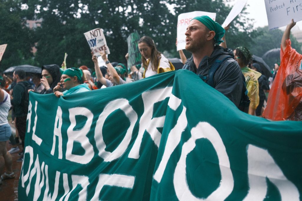 Aprueban ley en Virginia Occidental que prohíbe el aborto en casi todas las formas