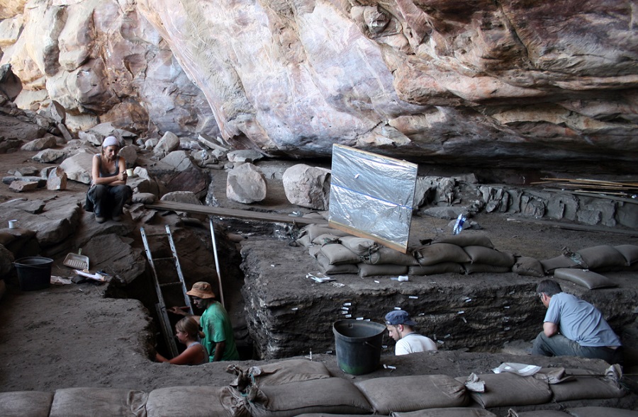 Encuentran indicios de que primer adhesivo se fabricó en África durante la Edad de Piedra