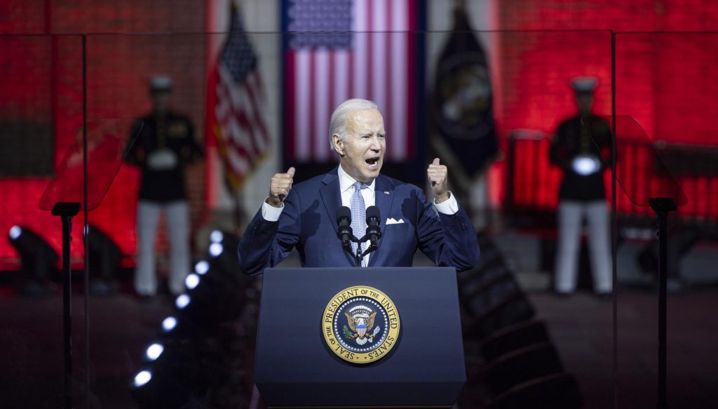 Biden responsabilizó a Trump por la violencia política y pidió defender la democracia