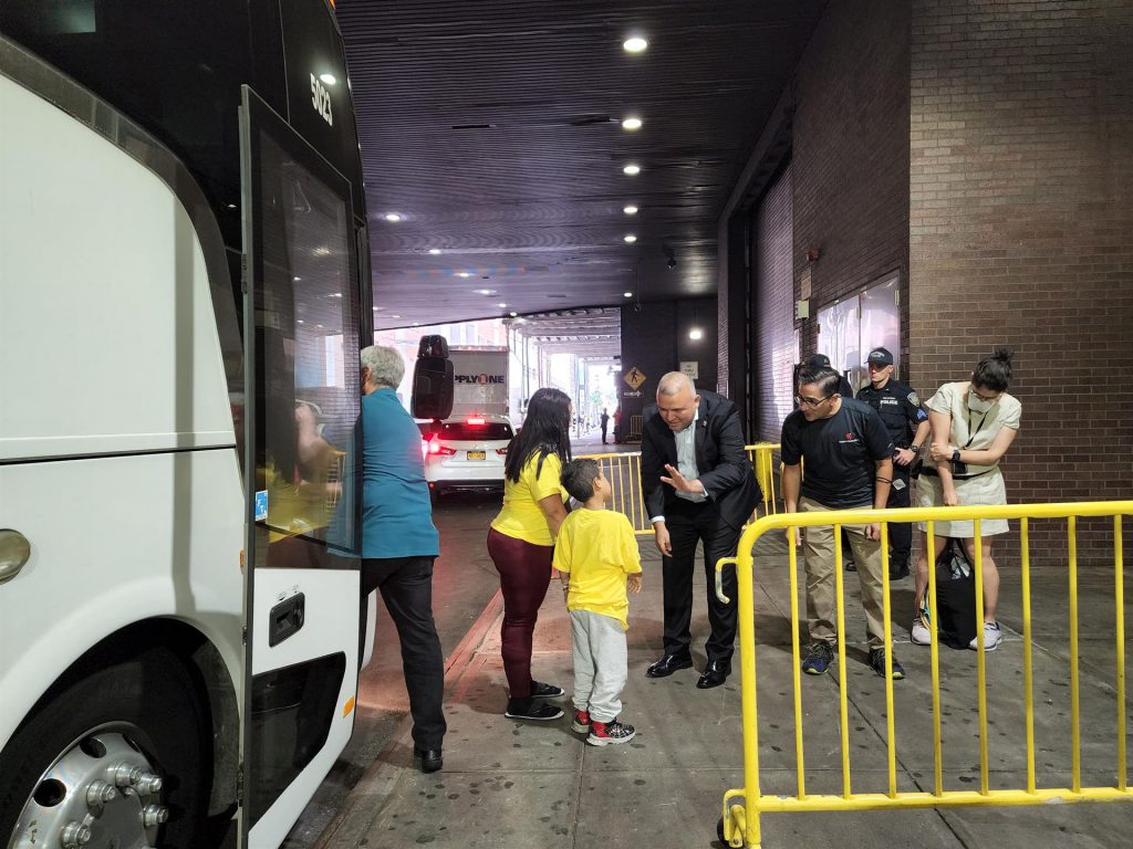 El Gobierno de Biden cambió la norma de "carga pública" para inmigrantes