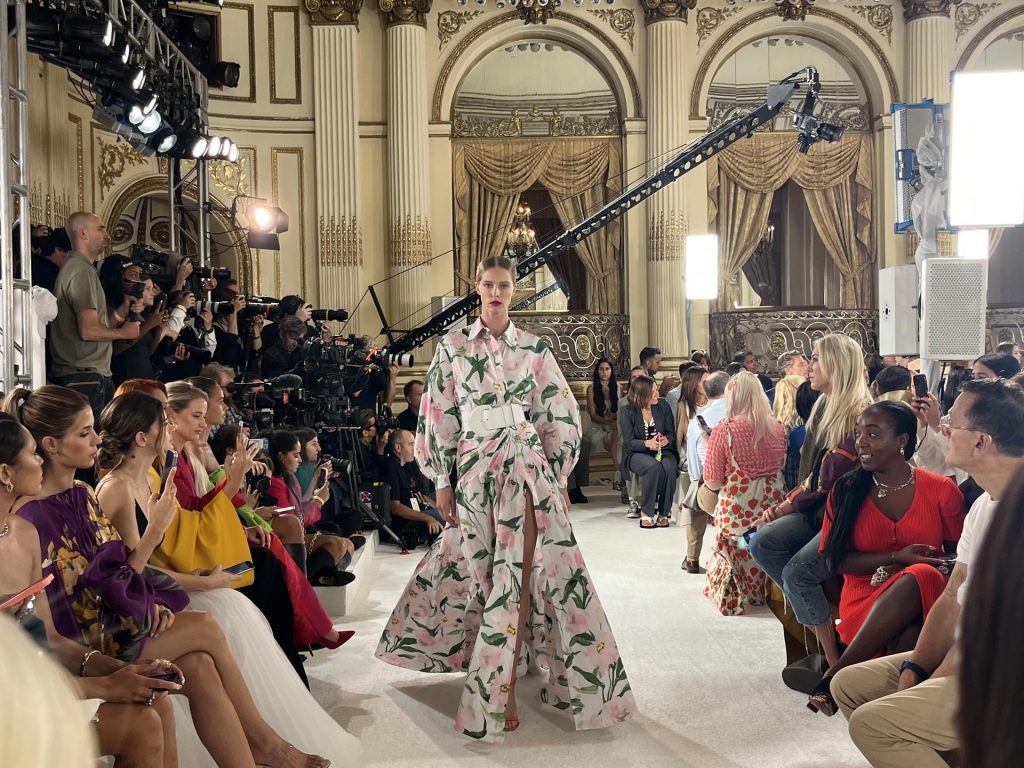Un jardín secreto de aire majestuoso sirvió de escenario a Carolina Herrera en Nueva York