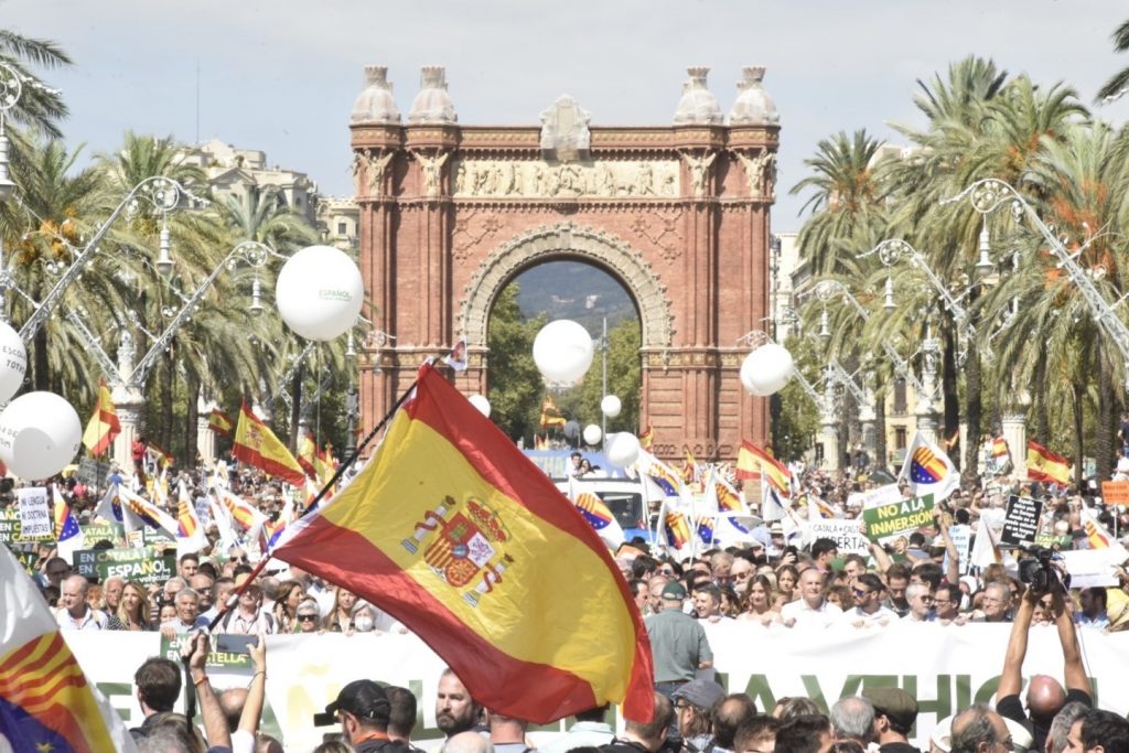 https://trello.com/c/OQjIooNS/87695-mundo-miles-de-personas-participan-en-la-manifestaci%C3%B3n-en-barcelona-a-favor-del-castellano-en-las-escuelas-dpa
