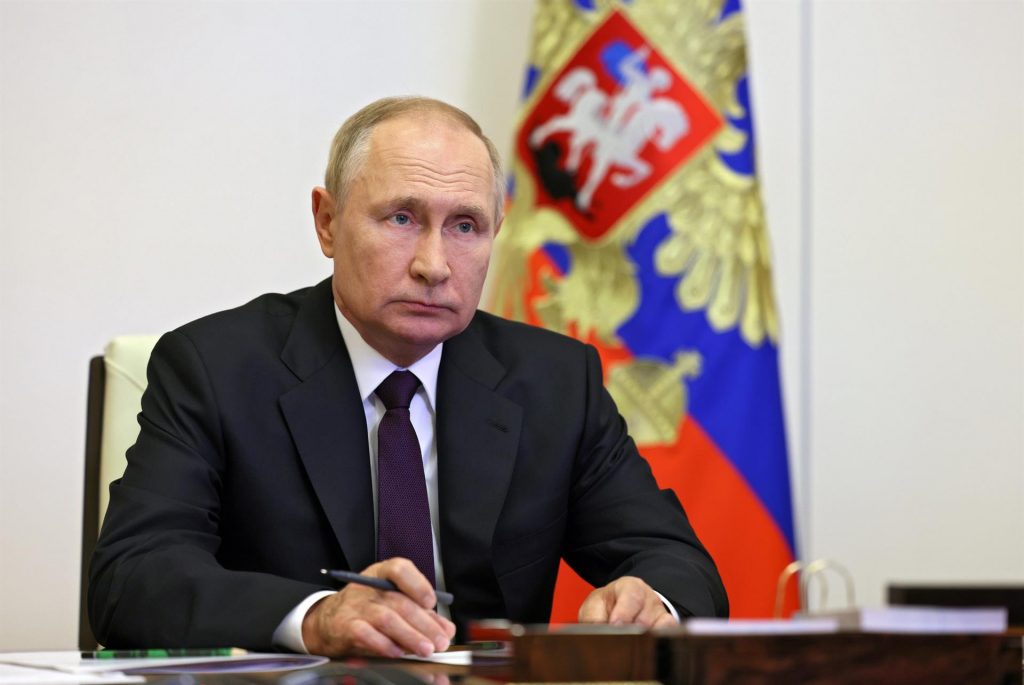 Diputado municipal ruso es multado por pedir la dimisión de Putin