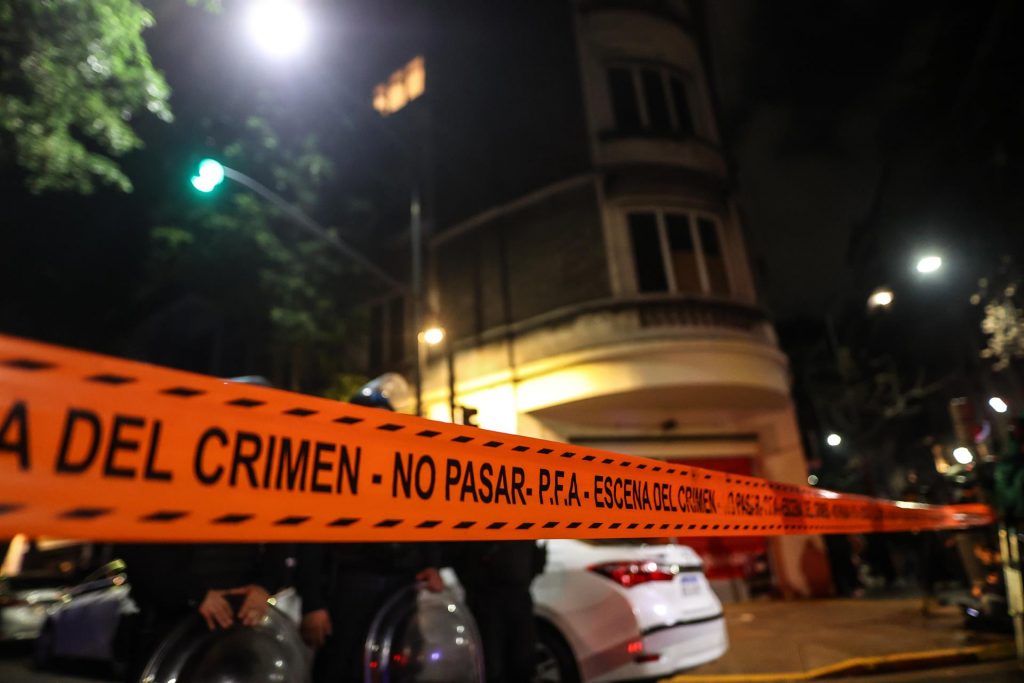 Detenido hombre que intentó disparar a la cabeza de vicepresidenta de Argentina Cristina Fernández