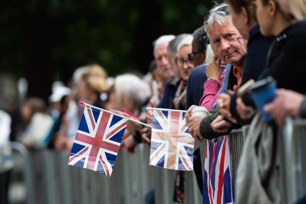 La fila para ver el féretro de Isabel II en Londres se extiende por 6 kilómetros