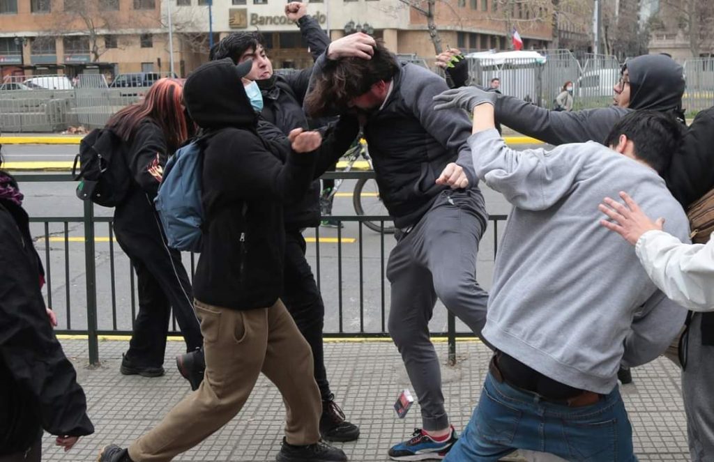Hermano del presidente Boric involucrado en trifulca en el centro de Santiago