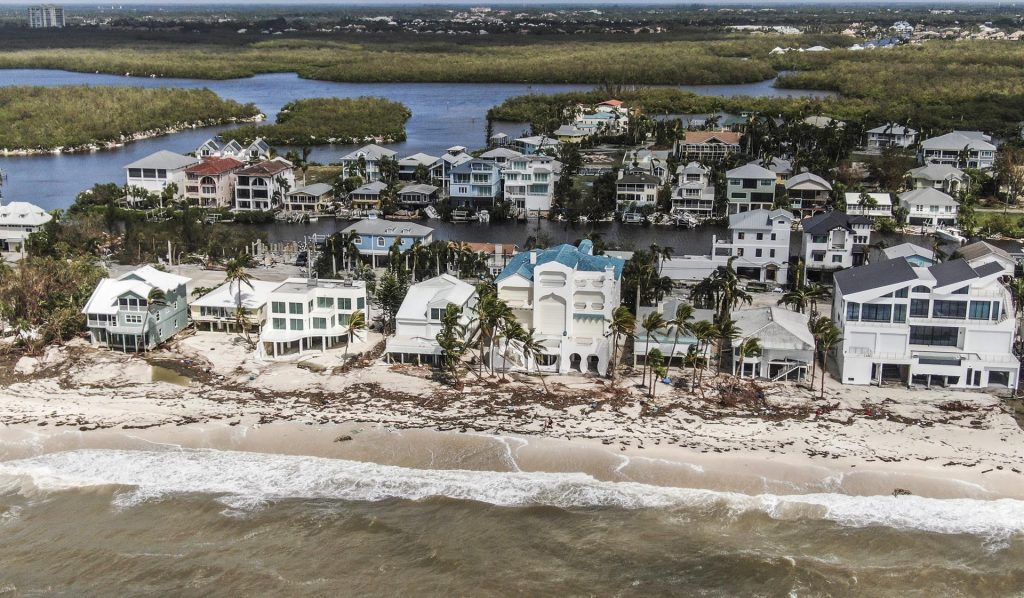 Tras su devastador paso en Florida, Ian se desplaza hacia Carolina del Sur con fuerza de huracán