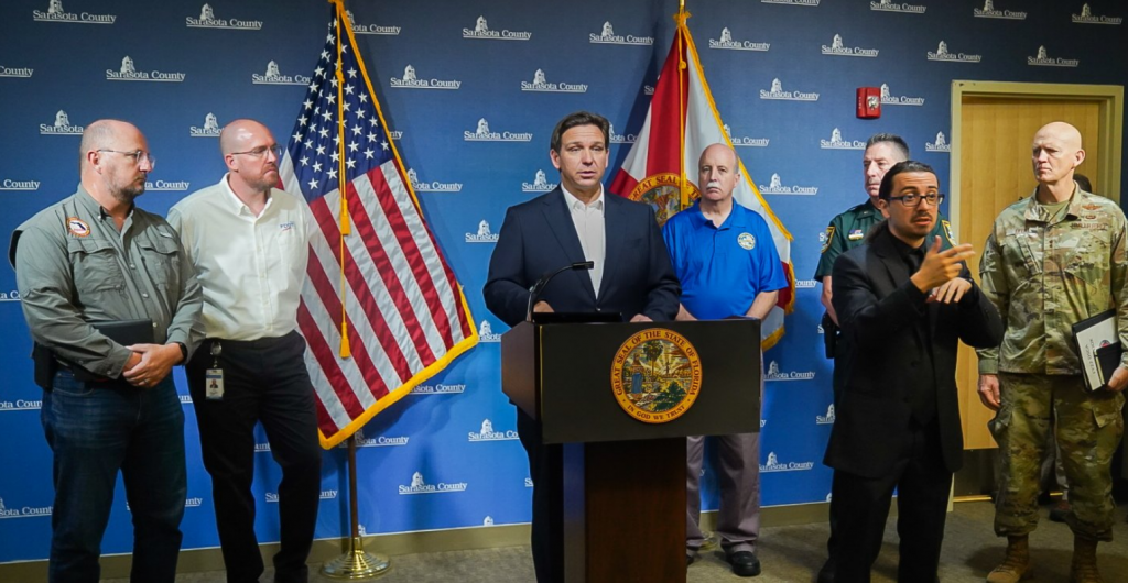 "El tiempo de evacuar es ahora": Autoridades de Florida urgen a sus habitantes a alejarse de las zonas vulnerables