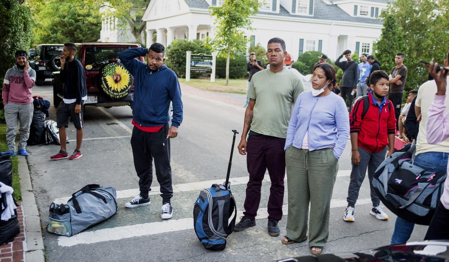 Mayoría de migrantes enviados a la isla Martha's Vineyard desde Texas y Florida son venezolanos