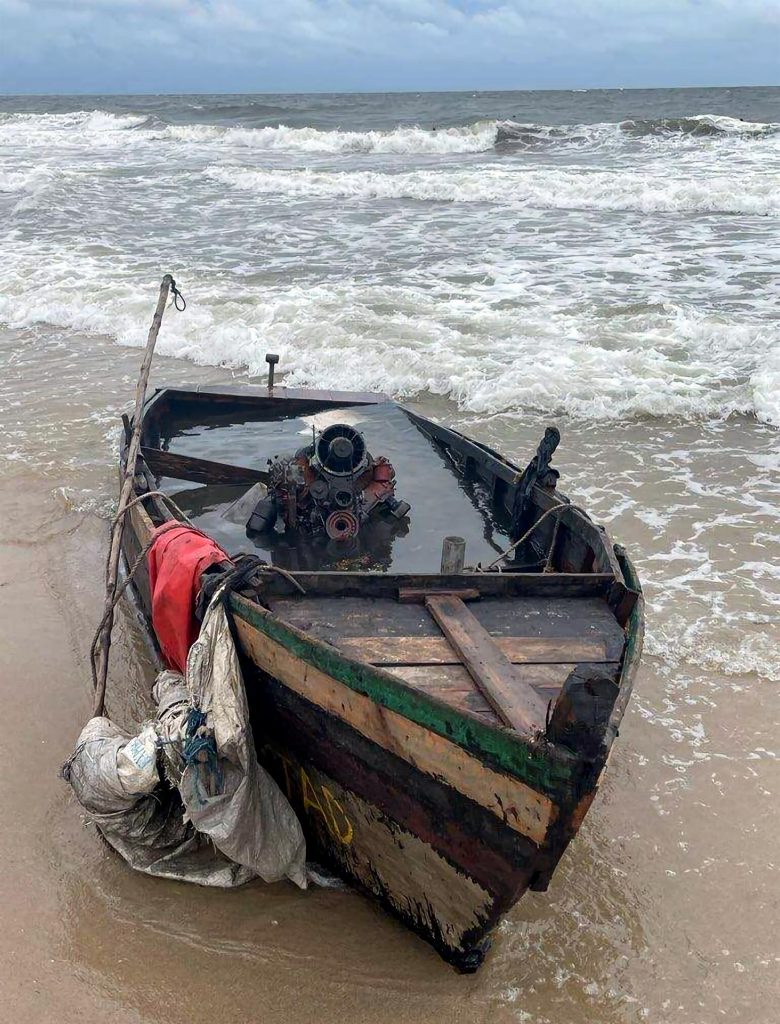 Rescatados 3 cubanos y 20 desaparecidos tras naufragio en costas de Florida