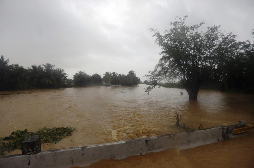 Se forma depresión tropical 8 en Atlántico y Fiona sigue como huracán mayor